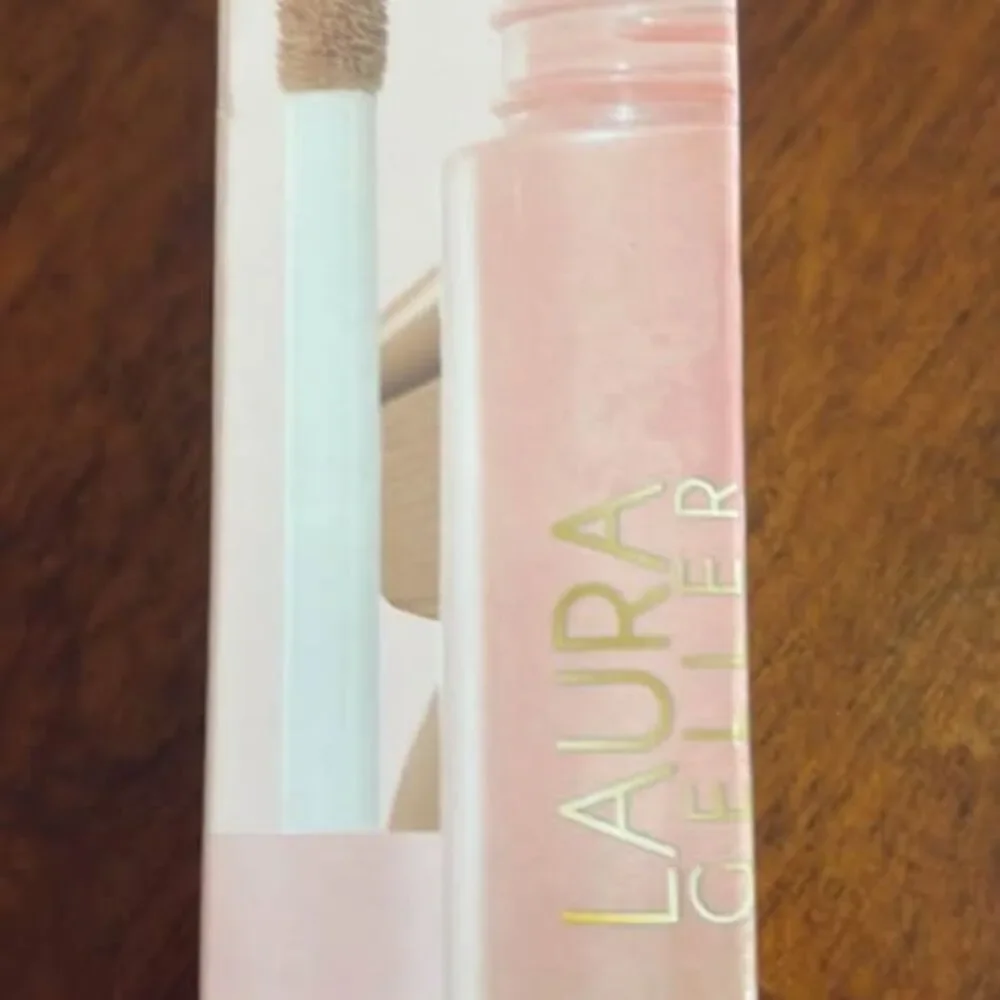 Laura Geller Balance -N-Glow Hydrating Liquid Foundation Color Medium